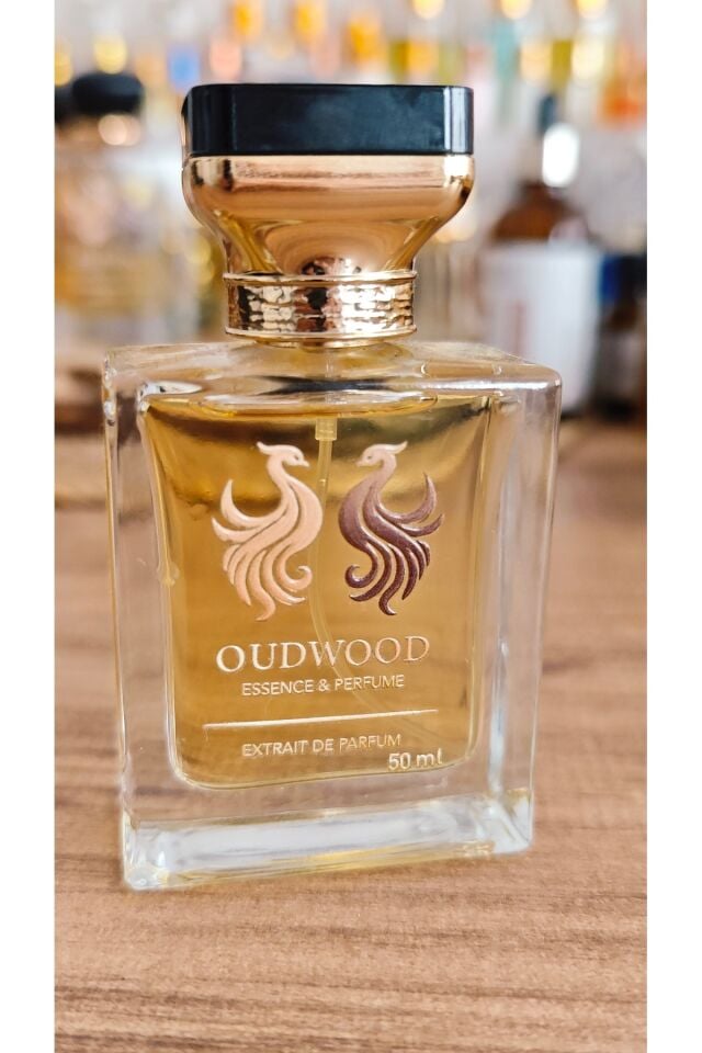 OUD WOOD SEXY GRAFFİTİ DE LUXE KALİTE ÇİÇEKSİ MEYVELİ KADIN PARFÜMÜ